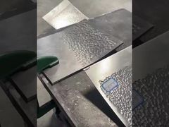 de acero inoxidable martillado a mano.